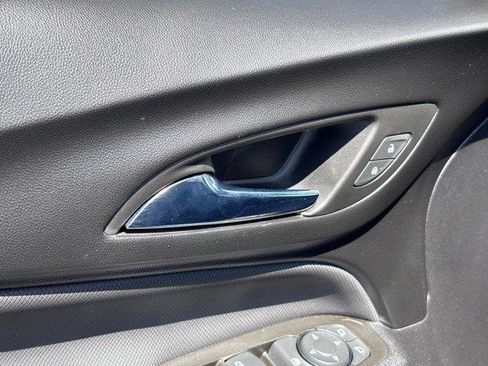Used 2023 Chevrolet Equinox RS w/ RS Leather Package FWD image 18