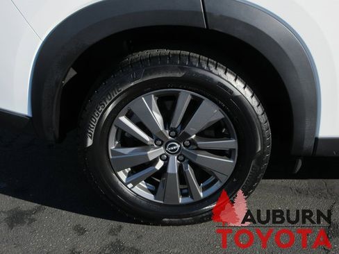 Used 2024 Nissan Pathfinder SV image 4