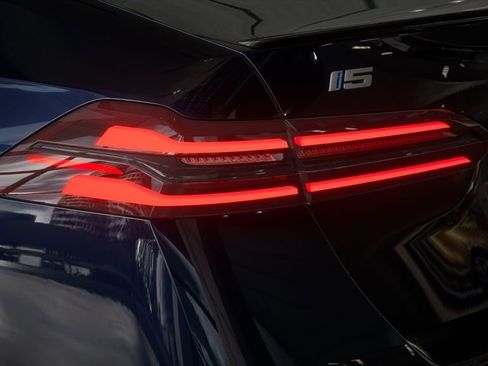 New 2026 BMW i5 eDrive40 w/ M Sport Package image 8