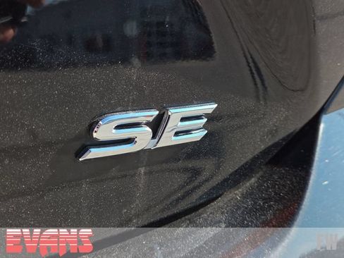 Used 2025 Toyota Camry SE FWD image 3