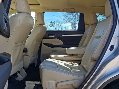 Used 2015 Toyota Highlander XLE image 10