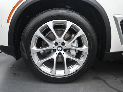Certified 2024 BMW X5 xDrive40i w/ Premium Package AWD/4WD image 4