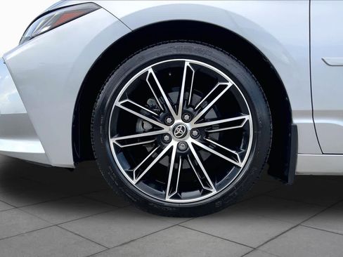 Used 2021 Toyota Avalon Touring FWD image 11