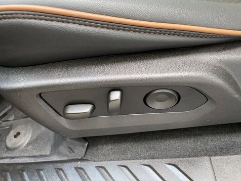 Used 2025 GMC Canyon AT4 w/ AT4 Premium Package image 16