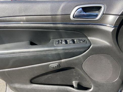 Used 2018 Jeep Grand Cherokee Limited w/ Luxury Group II image 19