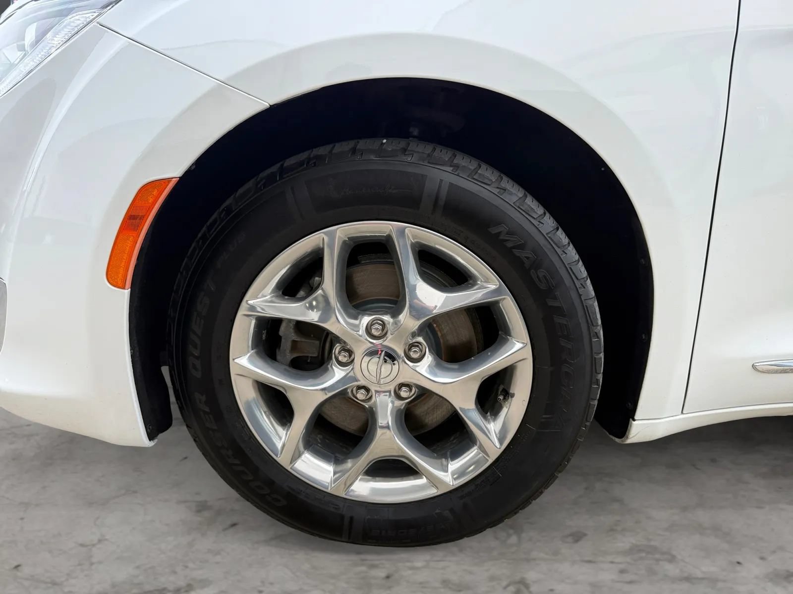 Used 2018 Chrysler Pacifica Limited FWD image 43