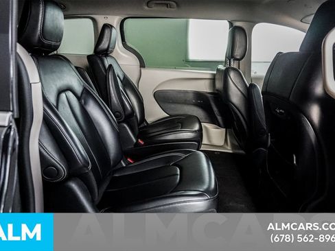 Used 2023 Chrysler Pacifica Touring-L FWD image 20