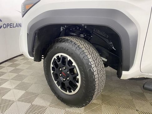 Certified 2025 Toyota Tacoma TRD Off-Road AWD/4WD image 23