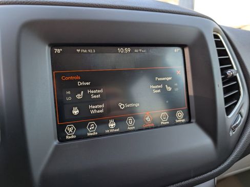 Used 2019 Jeep Compass Latitude w/ Cold Weather Group AWD/4WD image 25