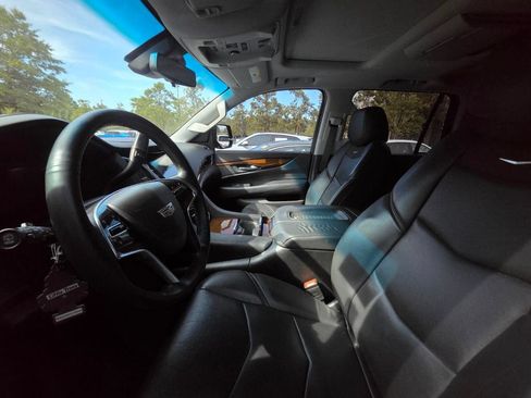 Used 2018 Cadillac Escalade Premium Luxury AWD/4WD image 8