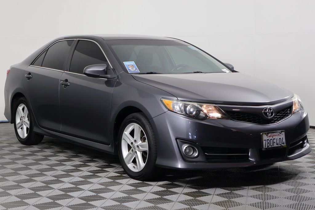 Used 2013 Toyota Camry SE FWD image 3