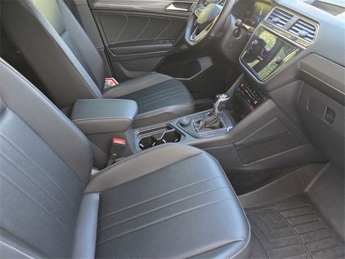 Used 2023 Volkswagen Tiguan SE R-Line image 21