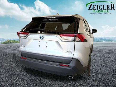 Used 2022 Toyota RAV4 XLE w/ Convenience Package AWD/4WD image 5