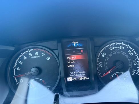 Used 2018 Toyota Tacoma SR image 16