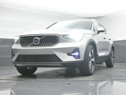 Used 2024 Volvo XC40 B5 Plus w/ Protection Package Premier image 38