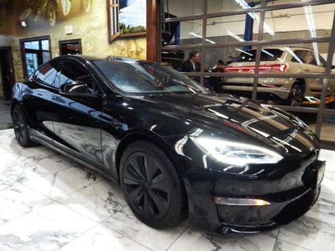 Used 2022 Tesla Model S Plaid image 4