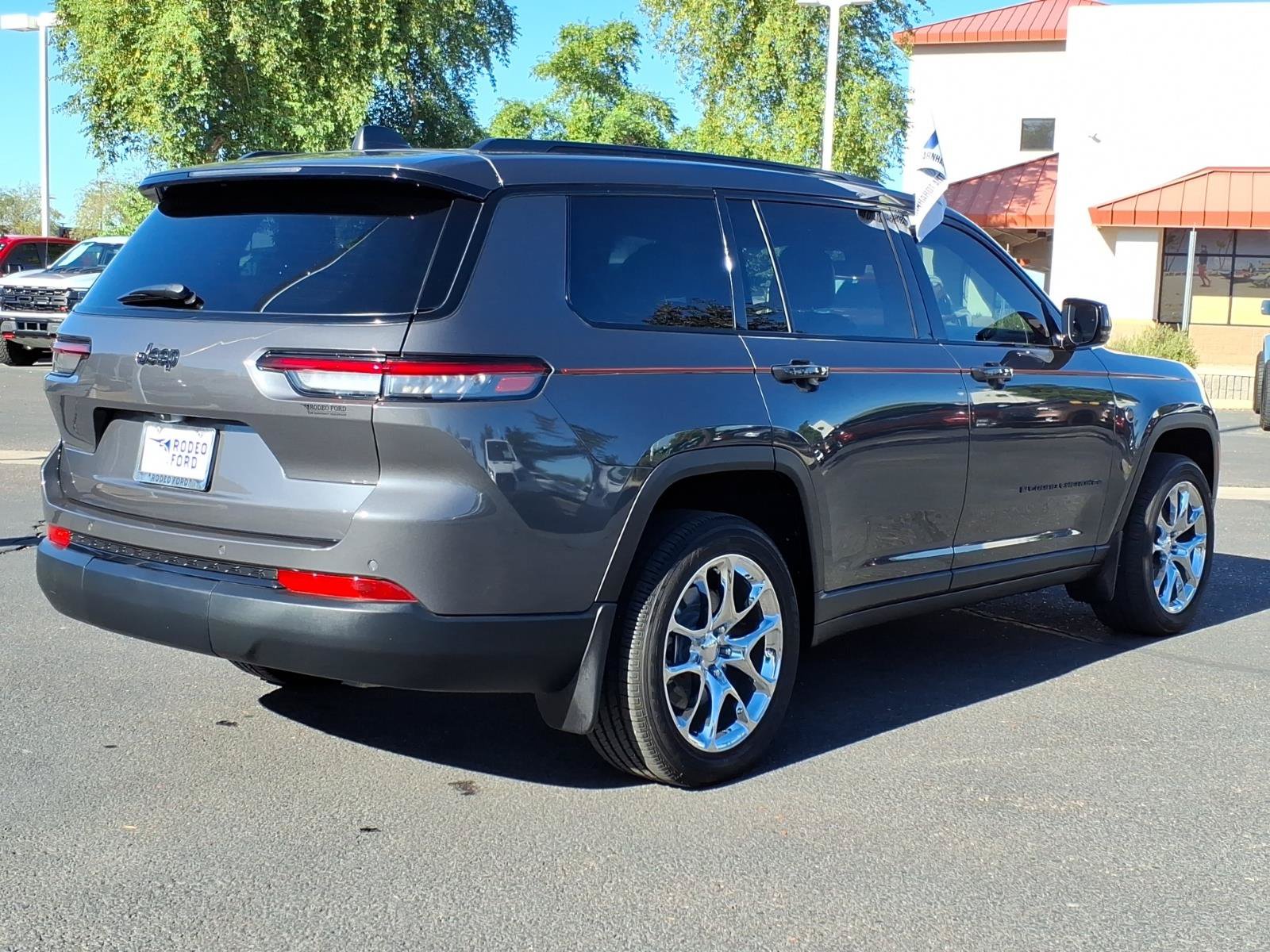 Used 2025 Jeep Grand Cherokee L Laredo RWD image 5