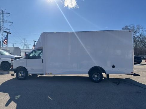 New 2025 Chevrolet Express 4500 w/ Power Convenience Package RWD image 3