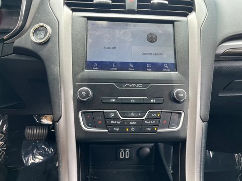 Used 2020 Ford Fusion SEL FWD image 18