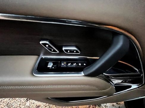 Used 2023 Land Rover Range Rover Long Wheelbase Autobiography image 13