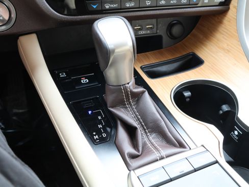 Used 2020 Lexus RX 350L FWD w/ Premium Package image 28