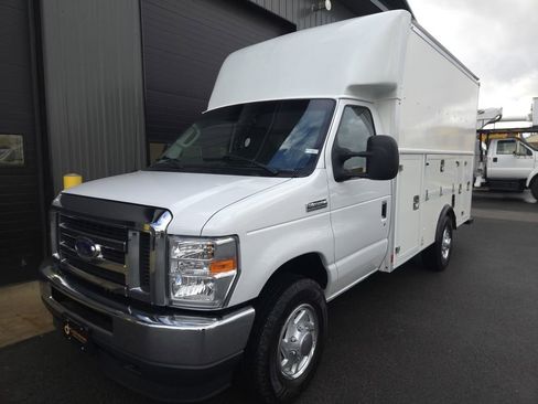 Used 2022 Ford E-350 and Econoline 350 Super Duty w/ Power Windows & Locks Group image 2
