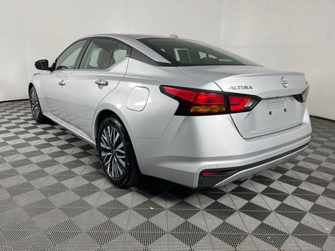 Used 2024 Nissan Altima 2.5 SV FWD image 8