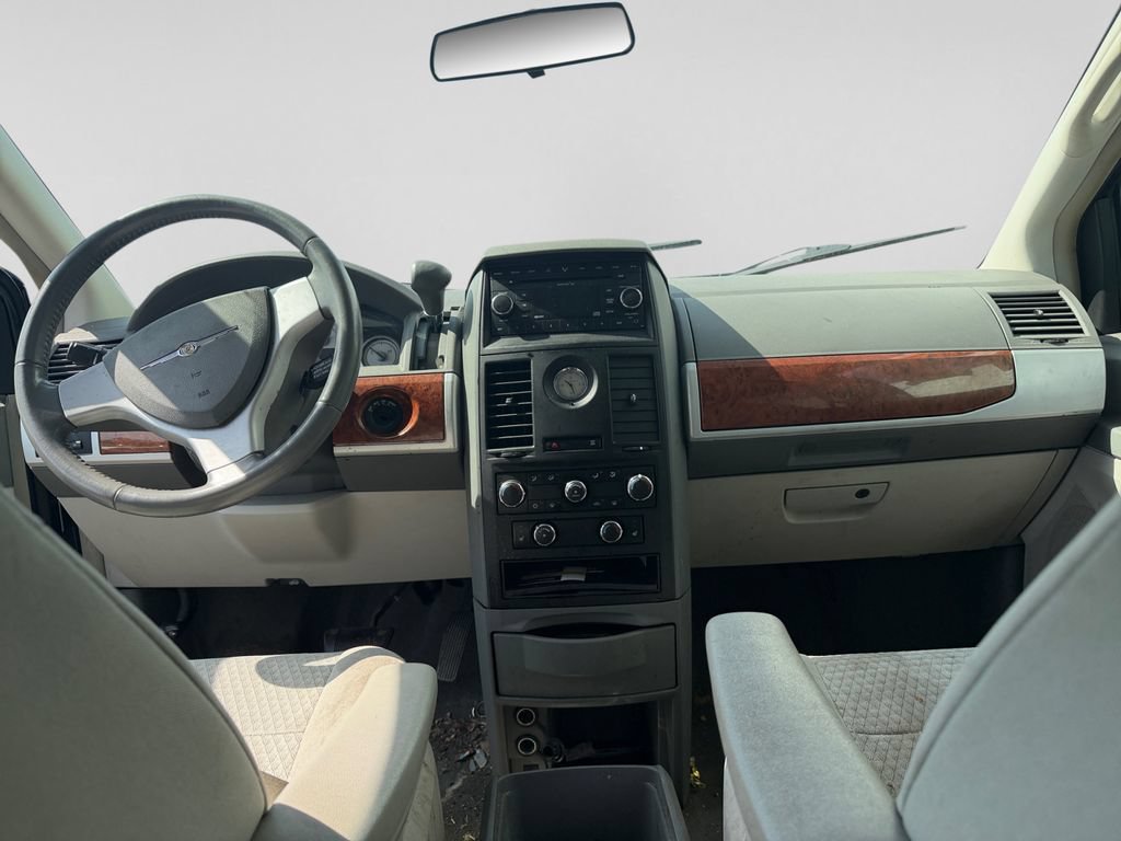 Used 2008 Chrysler Town & Country Touring FWD image 23