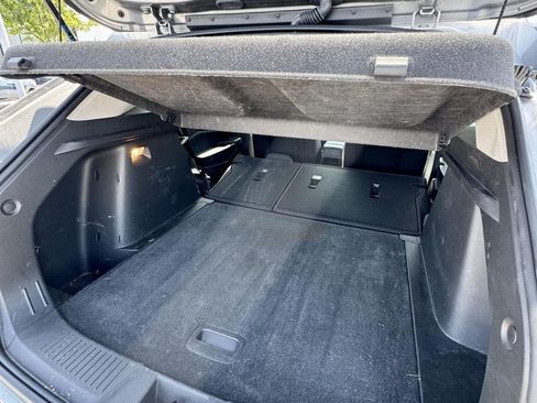 Used 2025 Chevrolet Trax LT FWD image 9