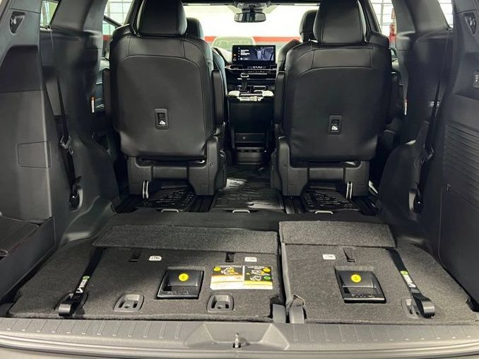 New 2026 Toyota Sienna XLE Woodland Edition AWD/4WD image 37