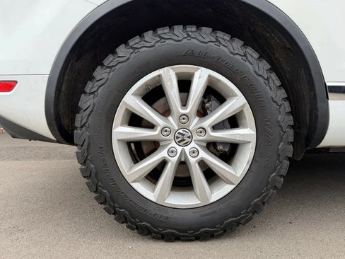 Used 2013 Volkswagen Touareg Sport AWD/4WD image 17