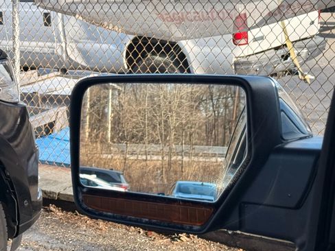 Used 2015 Lincoln Navigator Sport Utility 4D image 37