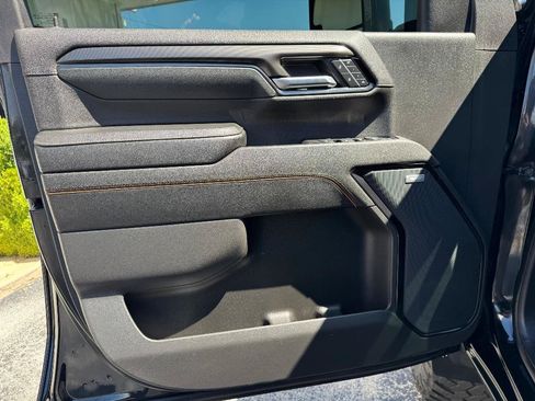 Used 2024 GMC Sierra 2500 AT4 w/ AT4 Premium Plus Package AWD/4WD image 11