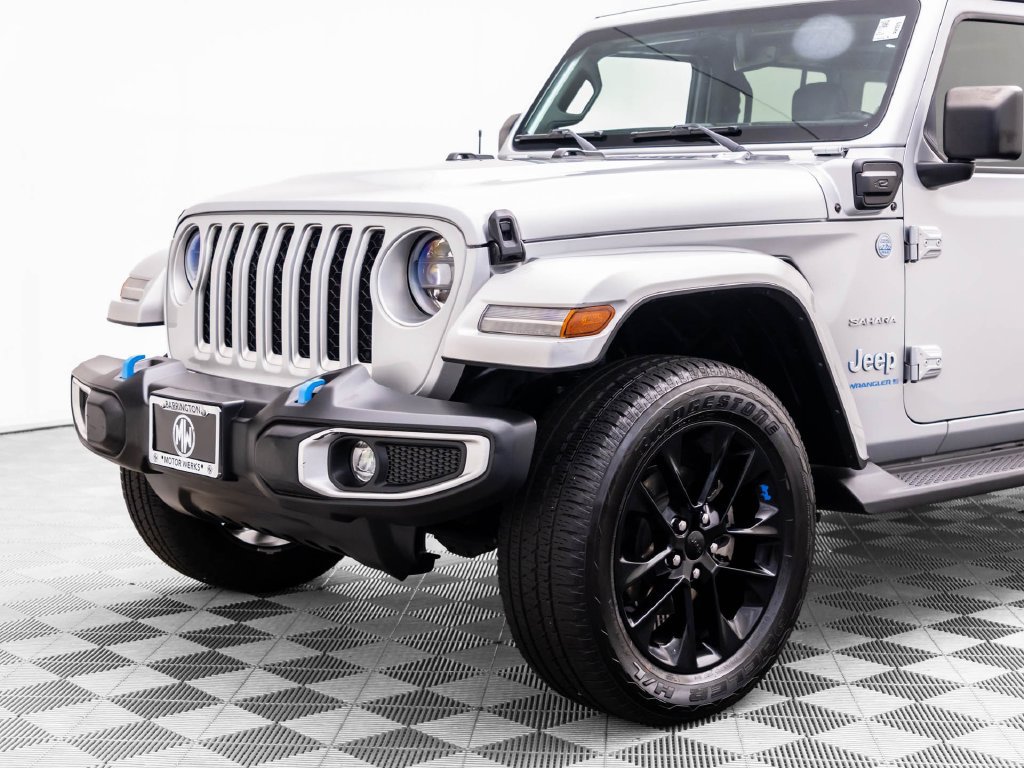 Used 2023 Jeep Wrangler Unlimited Sahara w/ Cold Weather Group AWD/4WD image 31