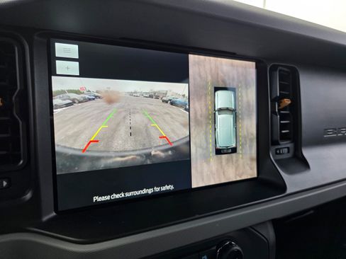 Used 2023 Ford Bronco Badlands image 19