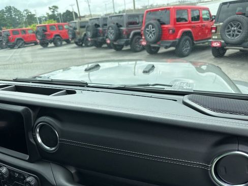 Used 2022 Jeep Wrangler Unlimited Sahara AWD/4WD image 25