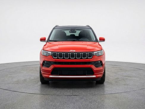 Used 2025 Jeep Compass Limited AWD/4WD image 2