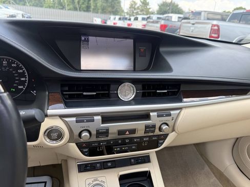 Used 2014 Lexus ES 350 w/ Luxury Package FWD image 24