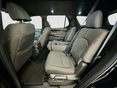 Used 2025 Honda Pilot Sport image 28