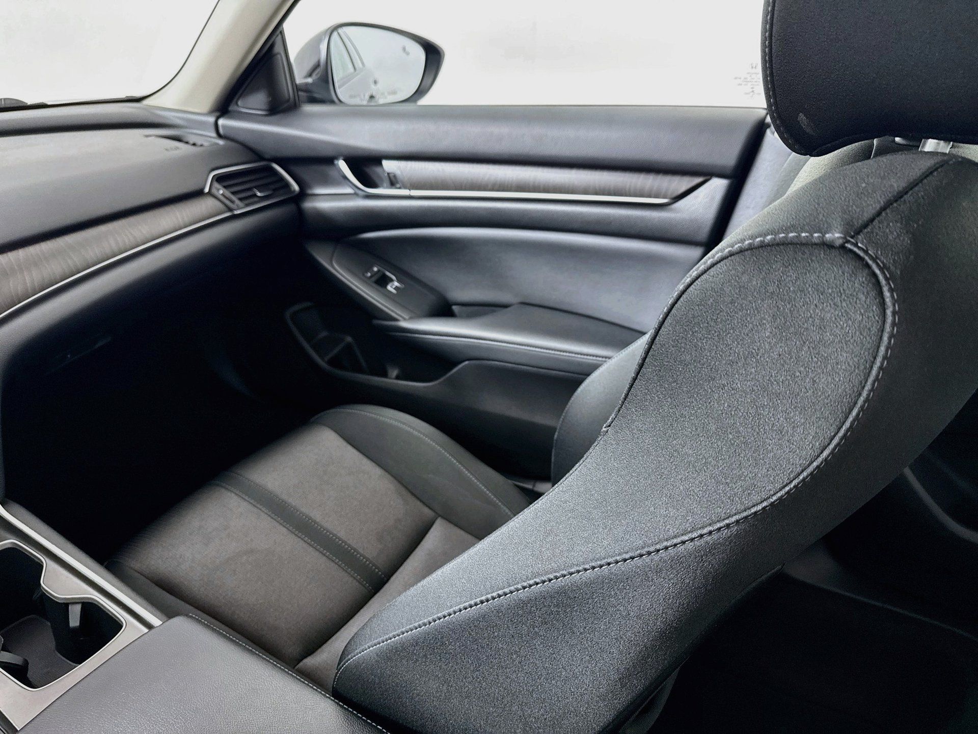Used 2018 Honda Accord EX image 25