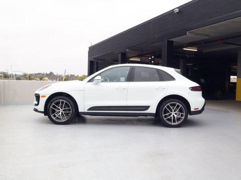 Certified 2025 Porsche Macan AWD/4WD image 2
