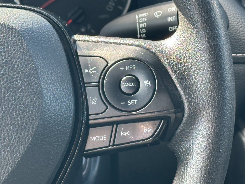 Used 2021 Toyota RAV4 LE AWD/4WD image 21