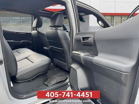 Used 2021 Toyota Tacoma TRD Off-Road w/ TRD Premium Off Road Package AWD/4WD image 25