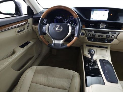 Used 2014 Lexus ES 300h image 15