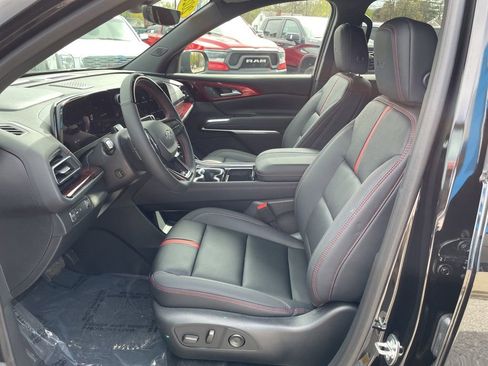 New 2026 Chevrolet Traverse RS w/ LPO, Floor Liner Package image 4