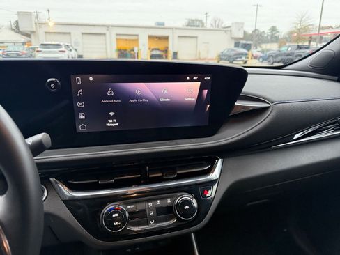 Used 2025 Buick Envista Sport Touring image 21