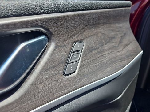 Used 2025 Jeep Grand Cherokee L Limited w/ Luxury Tech Group II image 33