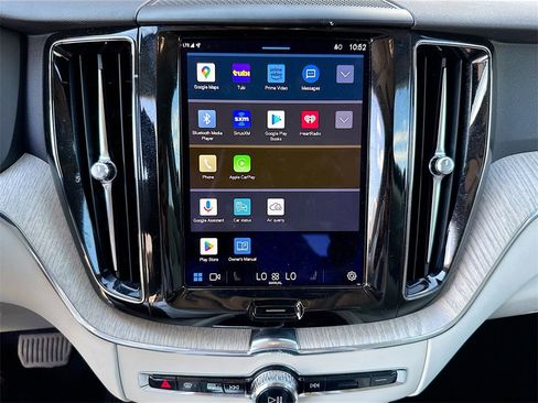 Used 2023 Volvo XC60 B5 Plus image 16