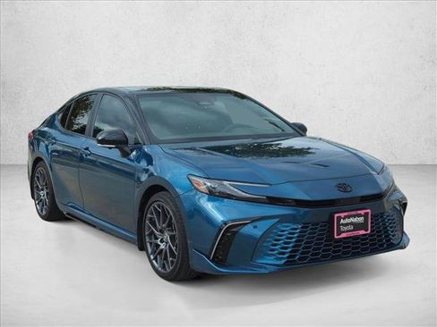 Used 2025 Toyota Camry XSE image 3