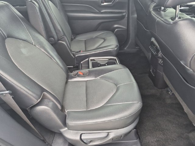 Used 2025 Toyota Grand Highlander AWD image 31